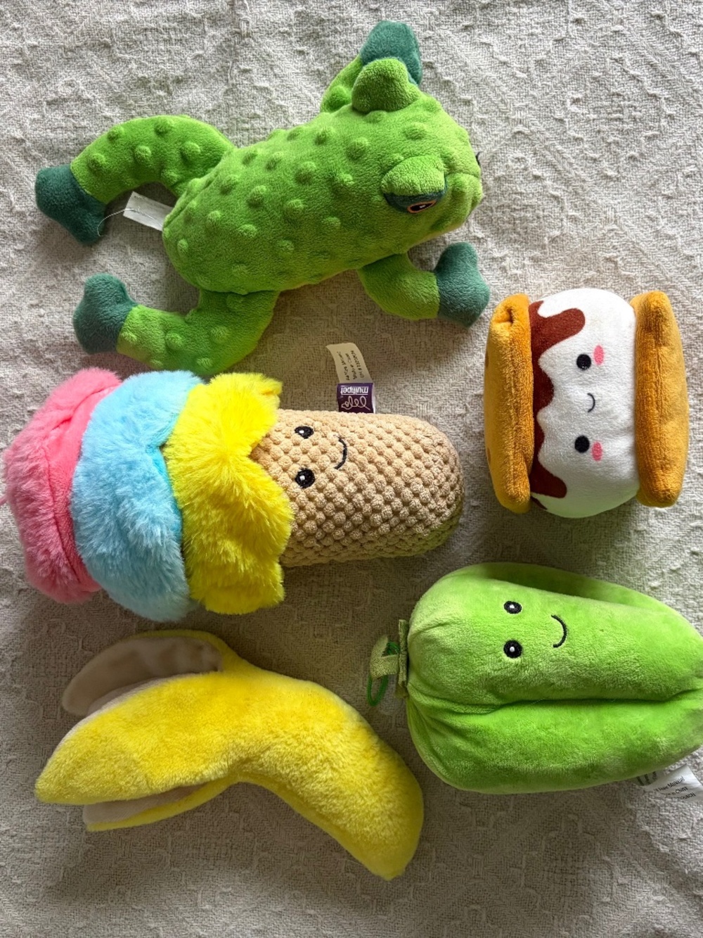 🛍️ Bundle of 5! 🐶 Dog Plush Squeaky Toys!